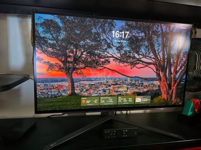 LG UltraGear 27GR95QE-B OLED