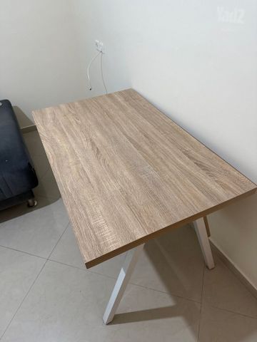 שולחן עץ
