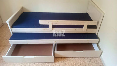 מיטת עץ נפתחת