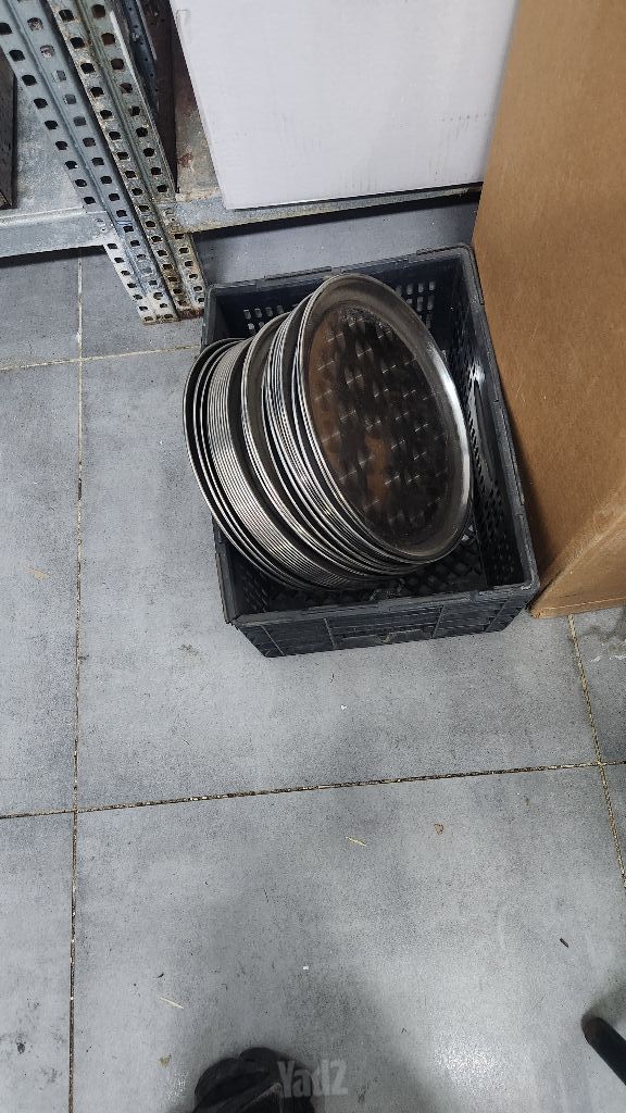 מגשים מנירוסטה