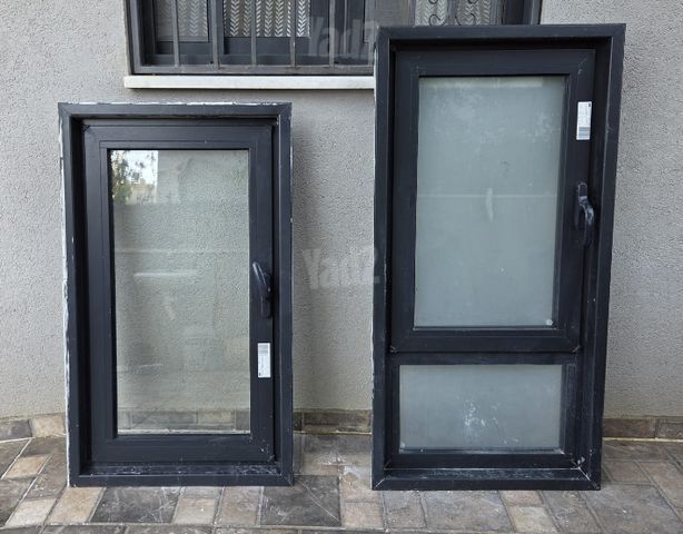 חלון כולל זכוכית ו ידית