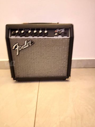 למכירה Fender Frontman 15G
