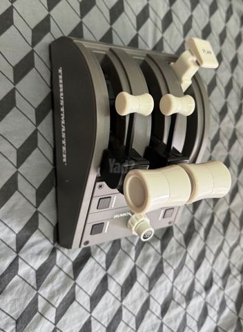 מצערת של Thrustmaster