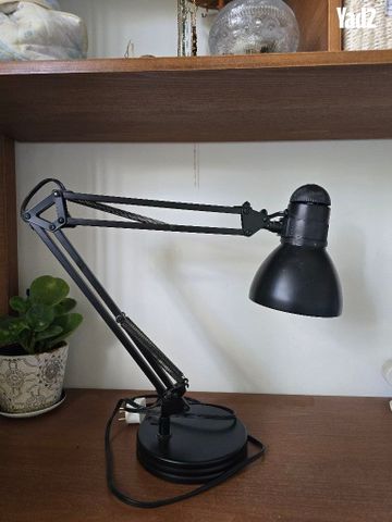 מנורת שולחן