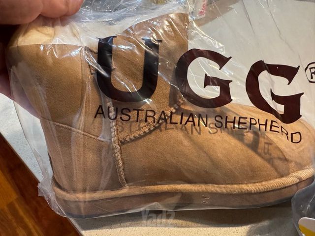 *NEW* UGG AUSTRALIA 38