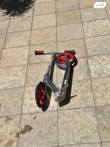 קורקינט Razor במצב חדש