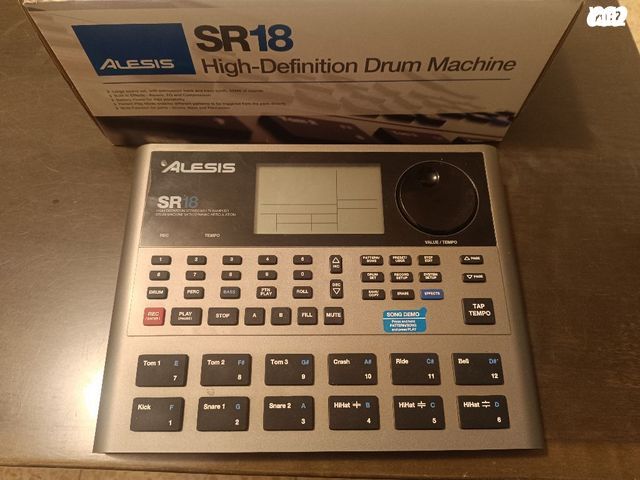 מכנות תופים Alesis SR18