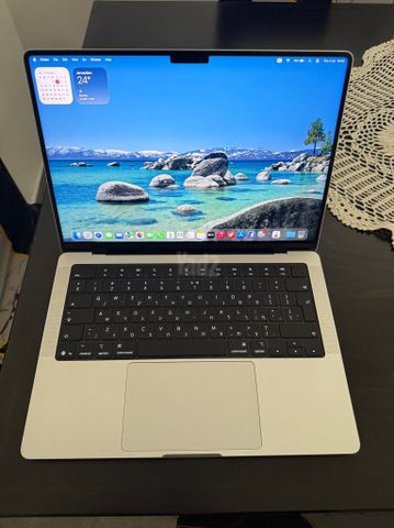 macbook pro m5 / 32gb /1tb