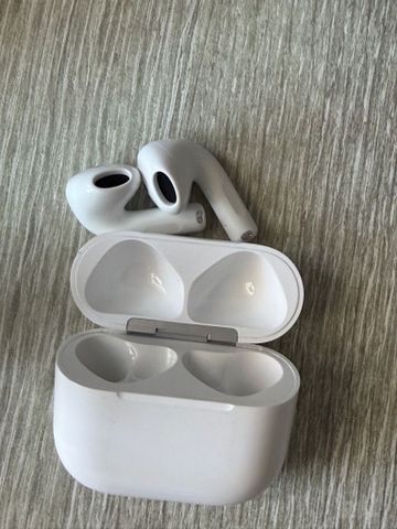 Apple AirPods4