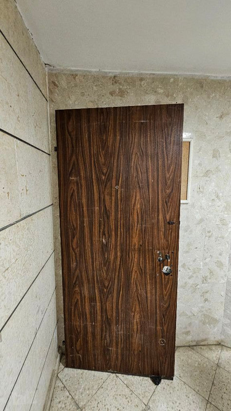 דלת פלדלת אגוז