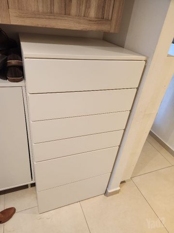 שידת מגירות