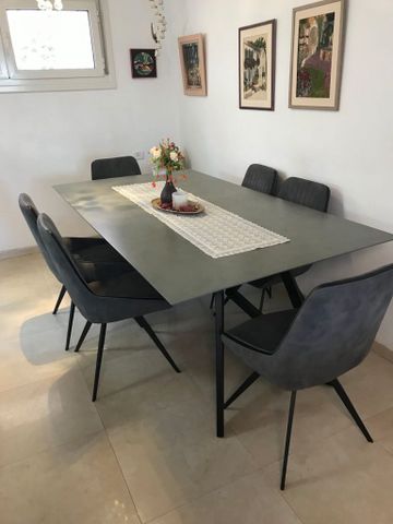 שולחן אוכל