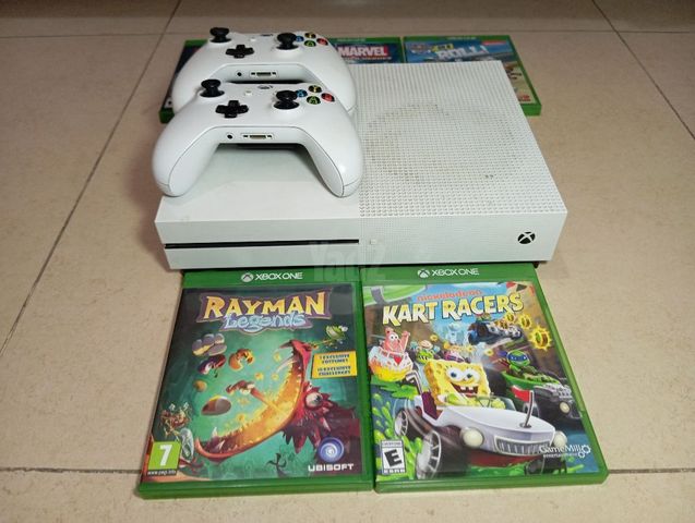 Xbox one+2משחקים+5שלטים