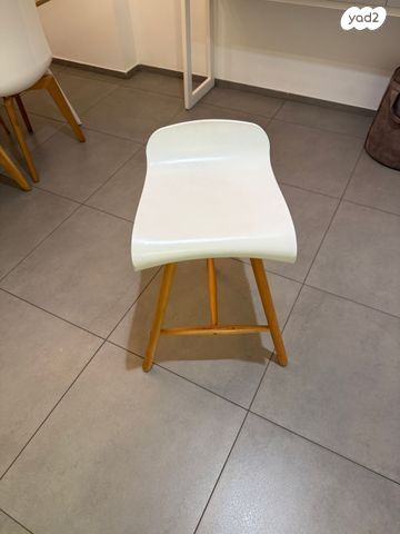 4 כיסאות בר מעוצבים