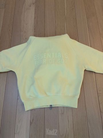 סוויטשירט essentials