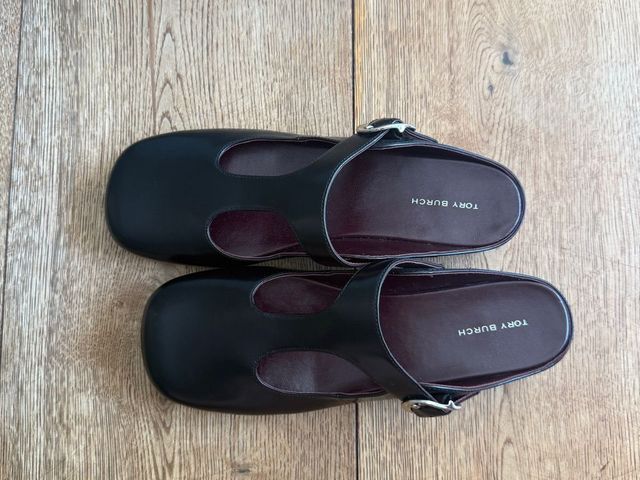 סנדלים של Tory Burch