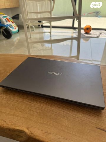 מחשב נייד של asus