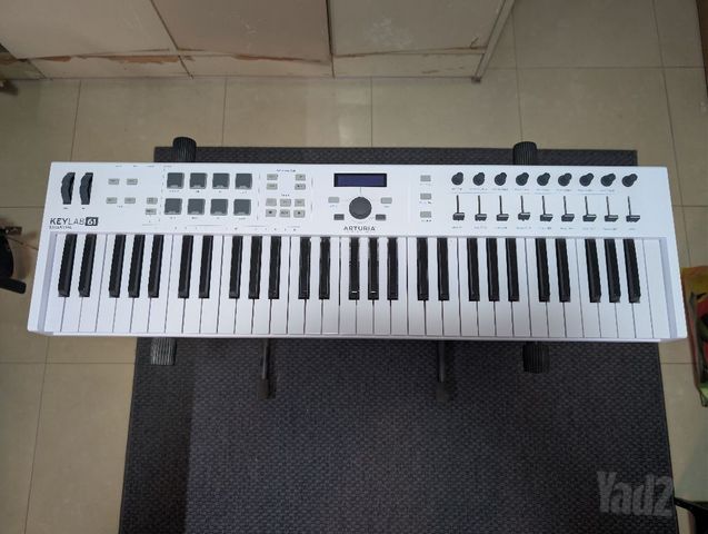 מקלדת MIDI מדגם Arturia