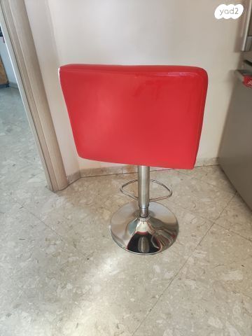 כיסא בר מרופד מתכוונן לגובה