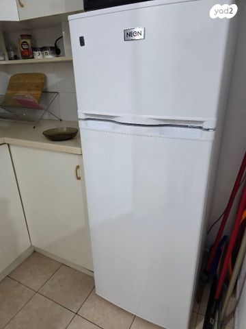 מקרר חדש בן שנה