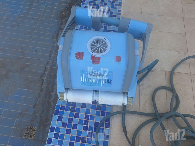 רובוט  לניקוי בריכה