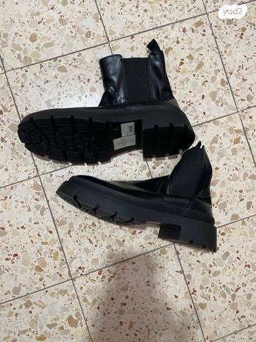 נעל מגף שחורה