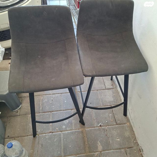 2 כסאות