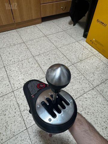 הגה, דוושות וידית הילוכים