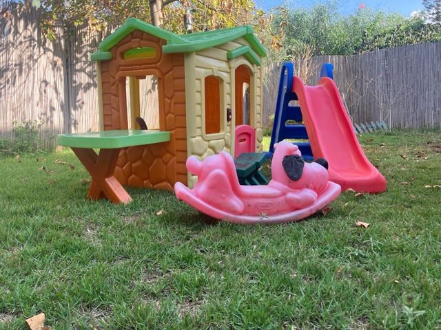 סט מתקני חצר Little Tikes