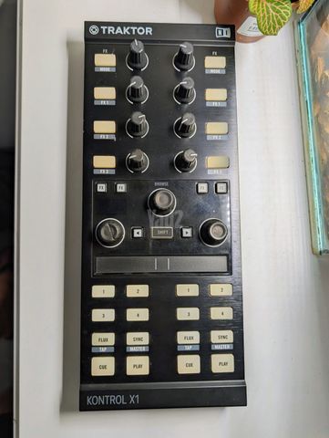 Traktor Kontrol X1 MK2