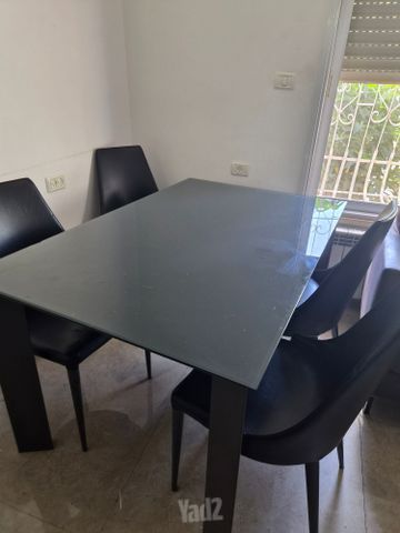 שולחן אוכל