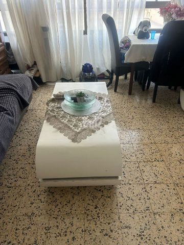 מזנון ושולחן