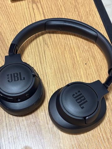 אוזניות JBL 700BT