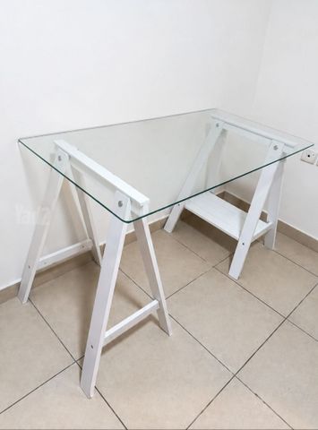 2  שולחנות כתיבה זכוכית