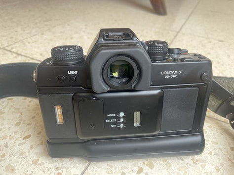 Contax ST + Zeiss 35-70mm פילם