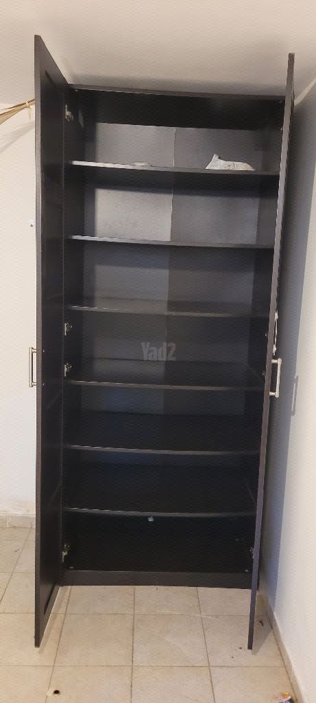 ארון עץ בגדים