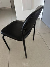 כיסא עור שחור