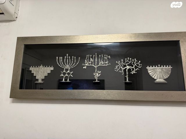 ‏פסל חנוכיות ענתיקה