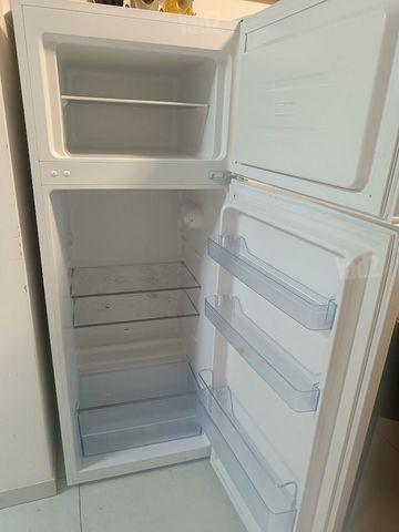 מקרר למכירה