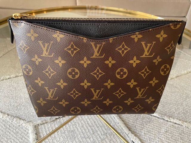תיק קלאץ׳ Louis Vuitton