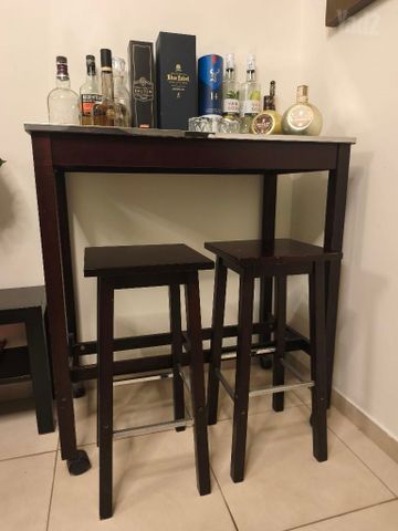 שולחן בר + כסאות