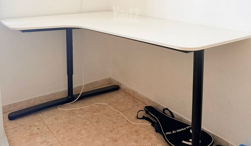 שולחן עבודה IKEA BEKANT