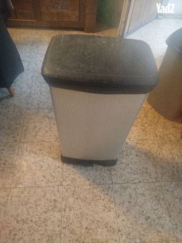 פח עם דוושא