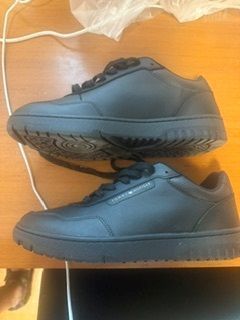 נעליים של Tommy Hilfiger