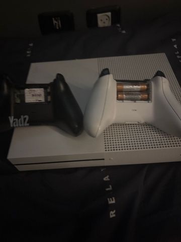 Xbox One + שני שלטים