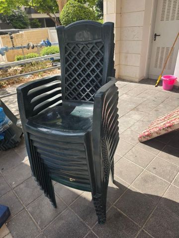 שולחן וכסאות