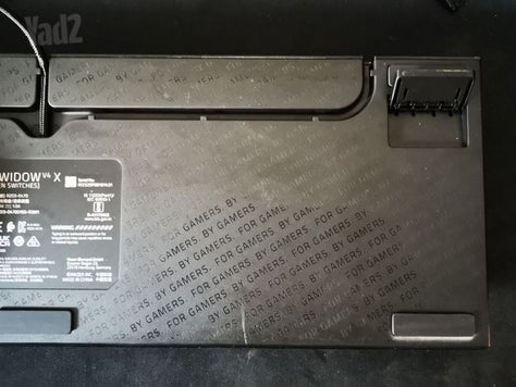 מקדלת רייזר black widow v4 x
