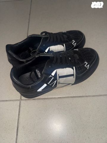 זוג נעליים Valentino