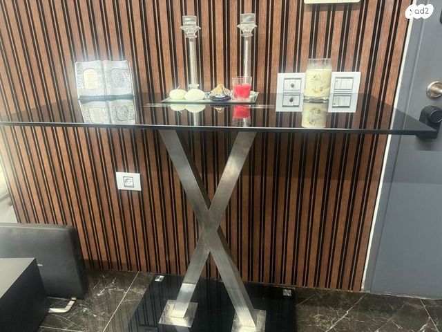 שולחן בר יוקרתי  נדיר ביופיו