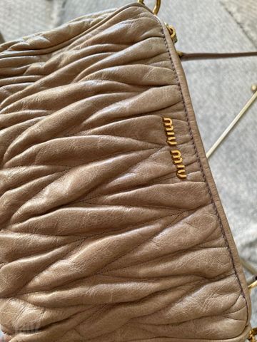 תיק miu miu